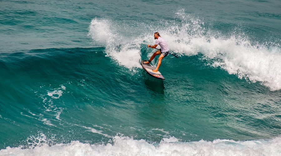 SUP surf wave